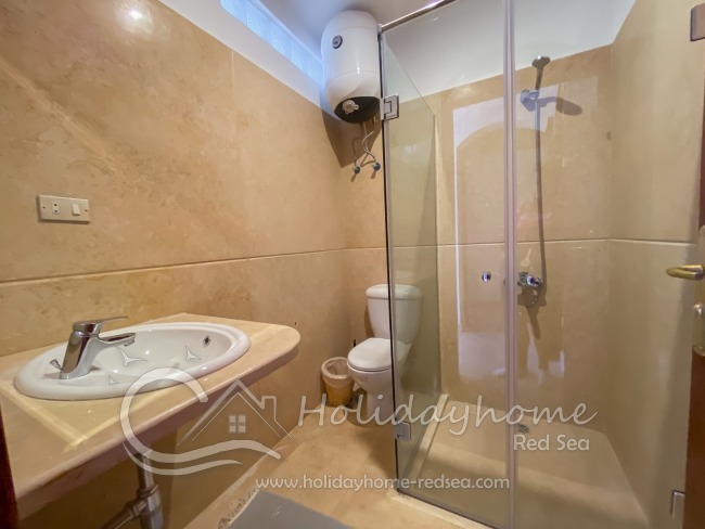 Bathroom 2 with shower