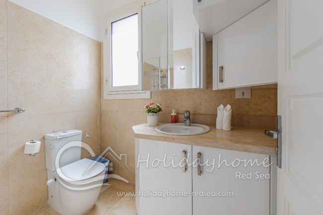 Private ensuite bathroom
