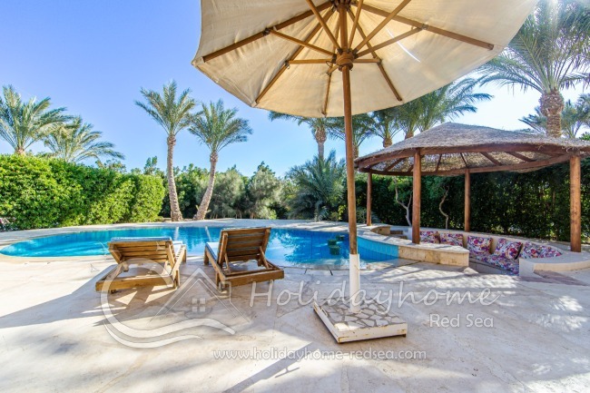 Private pool with sun loungers and poolside bar