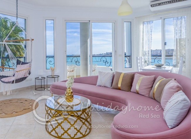 Lovely hangig chair, couch and dining table with balcony and amazing view over the red sea