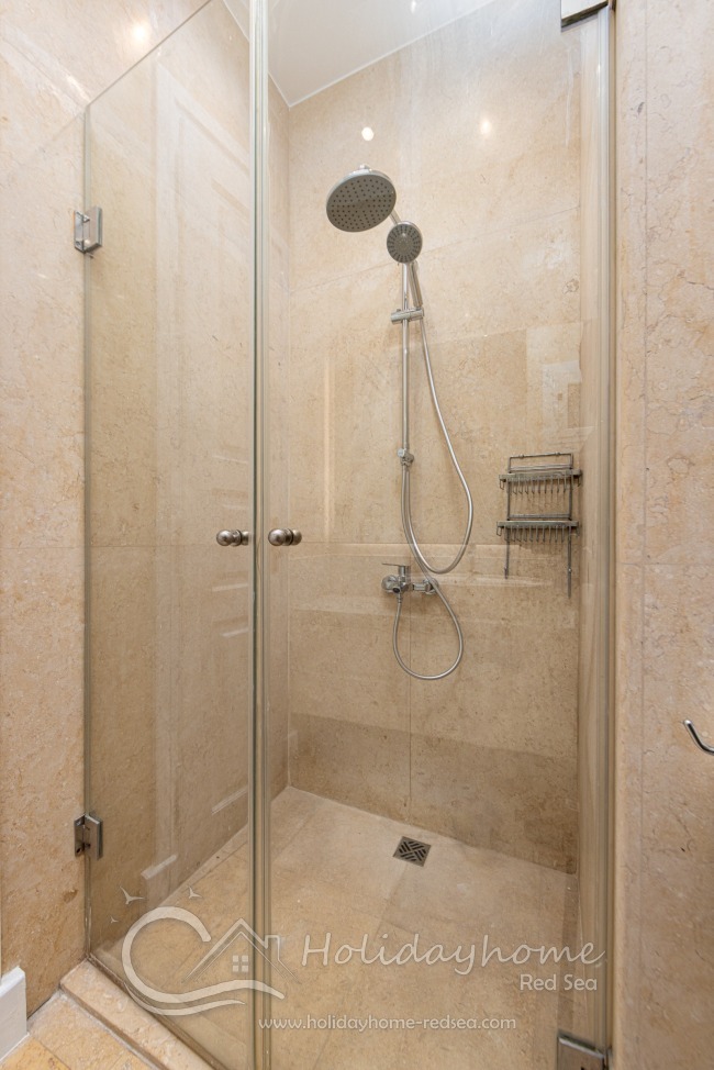 Shower in the second bathroom
