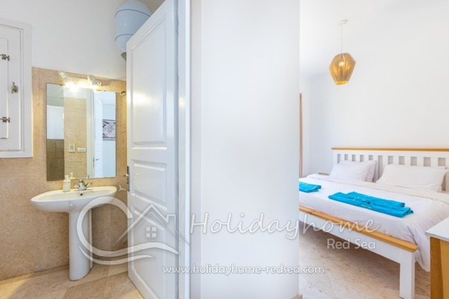 En-suite bathroom