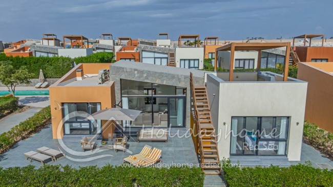 Wonderful holiday home with large terrace and shared pool