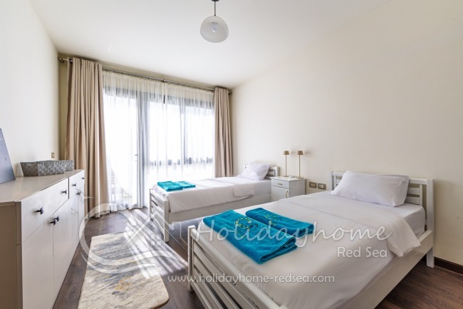 2. bedroom with 2 single beds