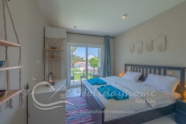 Cozy sleeping room with a queen-size bed