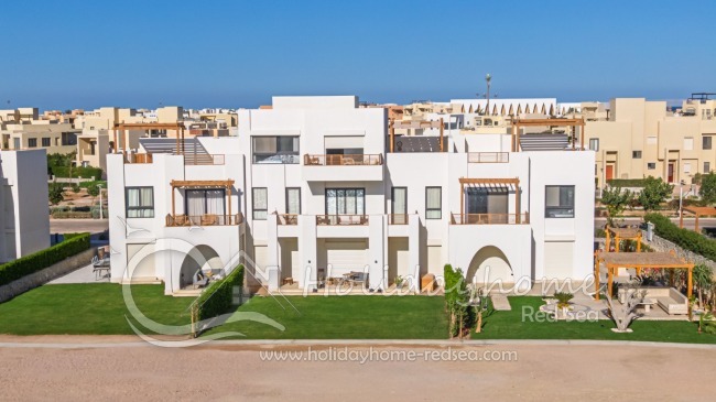 View to the building. Apartment on the 2nd floor