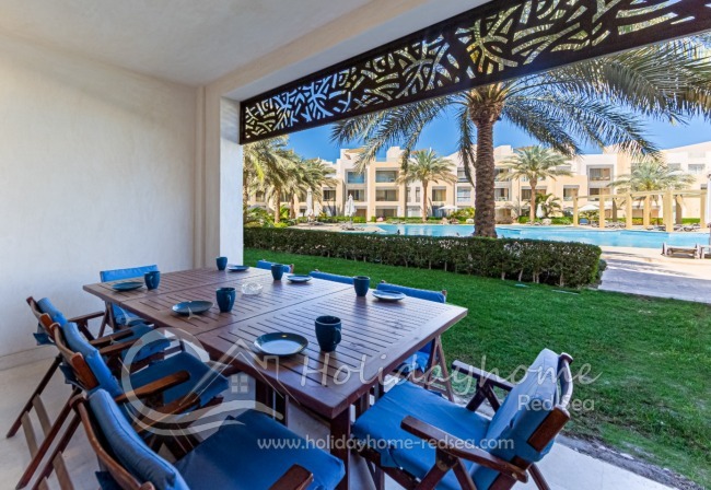 Terrace with sitting area and view to the pool