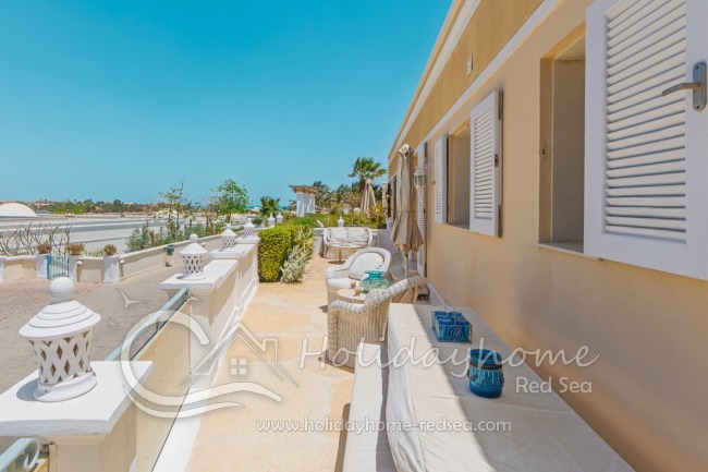 Terrace on the side of the house 