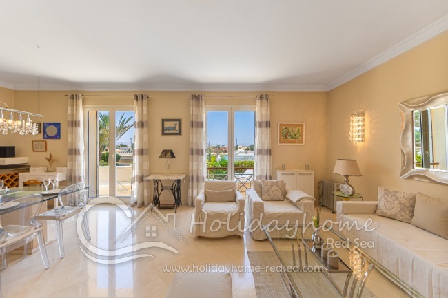 Cozy living room and access to the side of the house terrace 