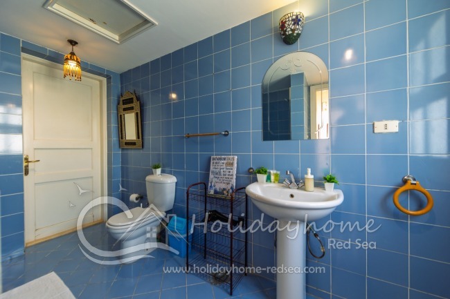 Bathroom with bath tube