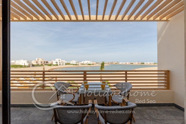 Balcony dining area with stunning views