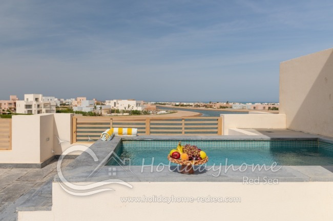 Beautiful pool to relax and refresh 